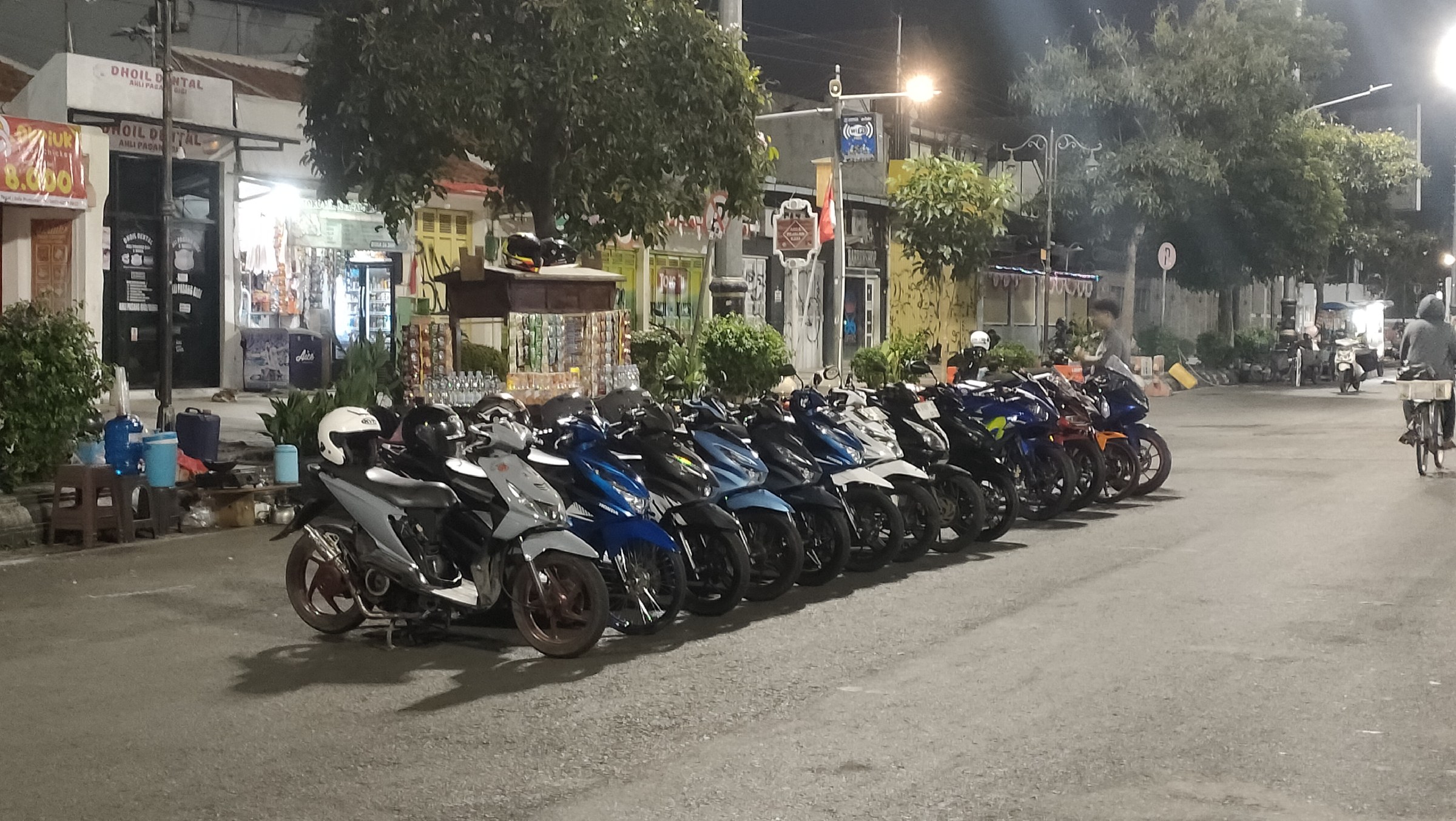 Ngopi Santai Wacana Style Bareng Tegal StreetFire CB150R di Angkringan A.R
