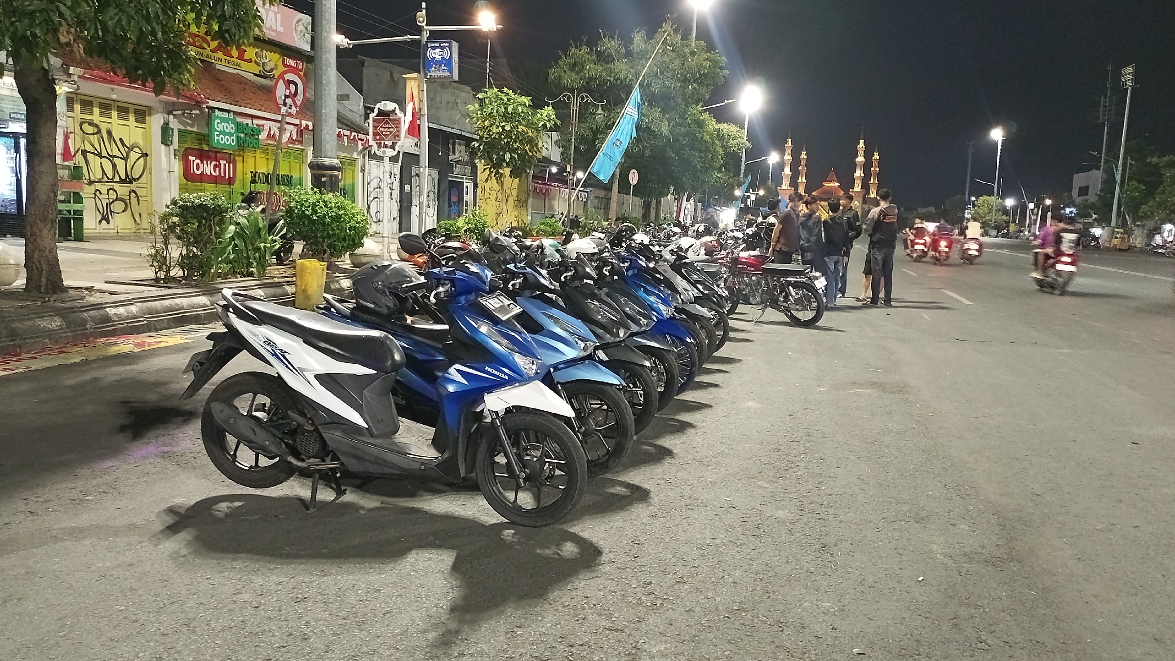 Malming Ngopi Santuy di Angkringan A.R Alun-Alun Tegal, Nongkrong Asik!
