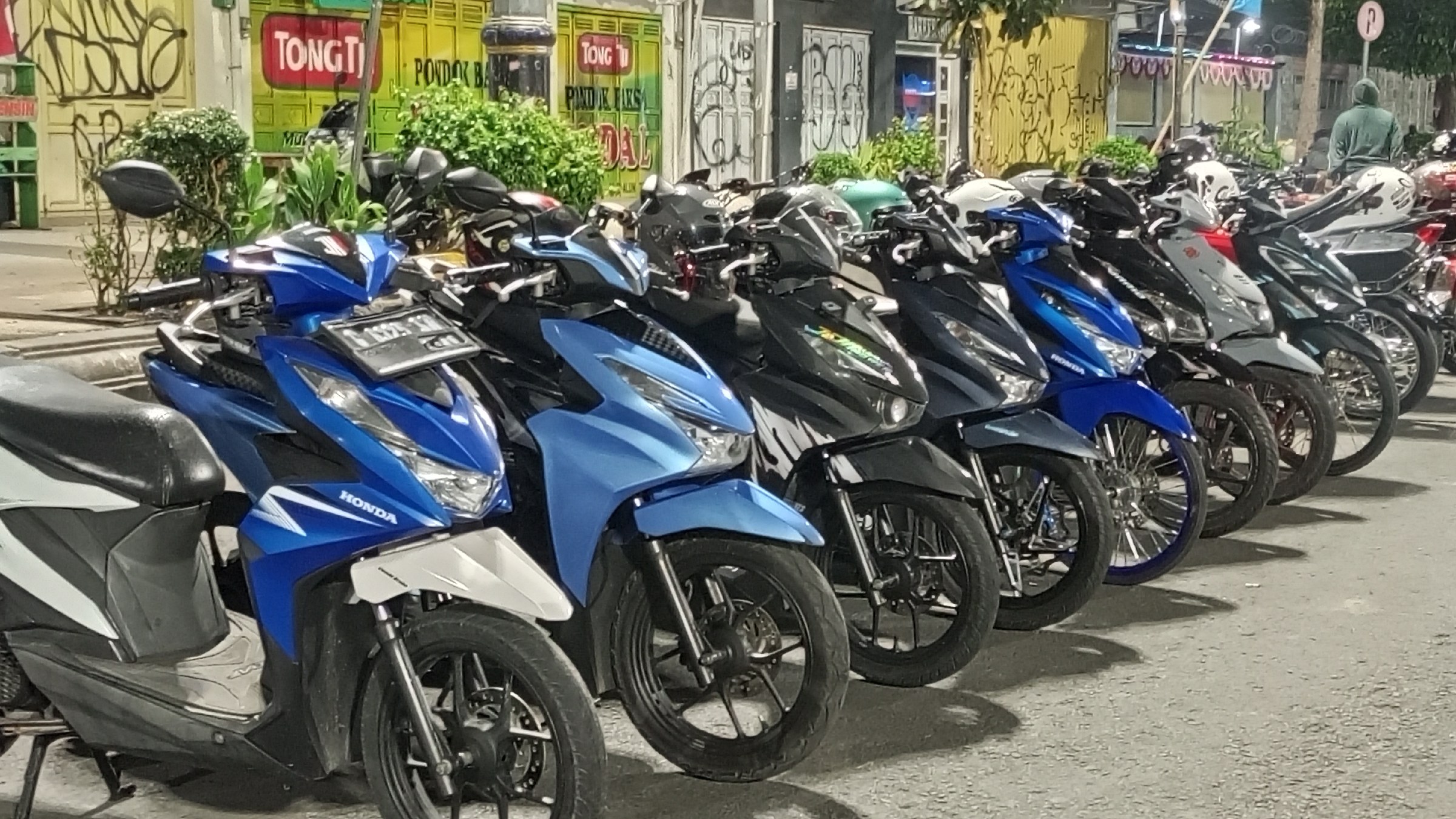 Malming Ngopi Santuy di Angkringan A.R Alun-Alun Tegal, Nongkrong Asik!