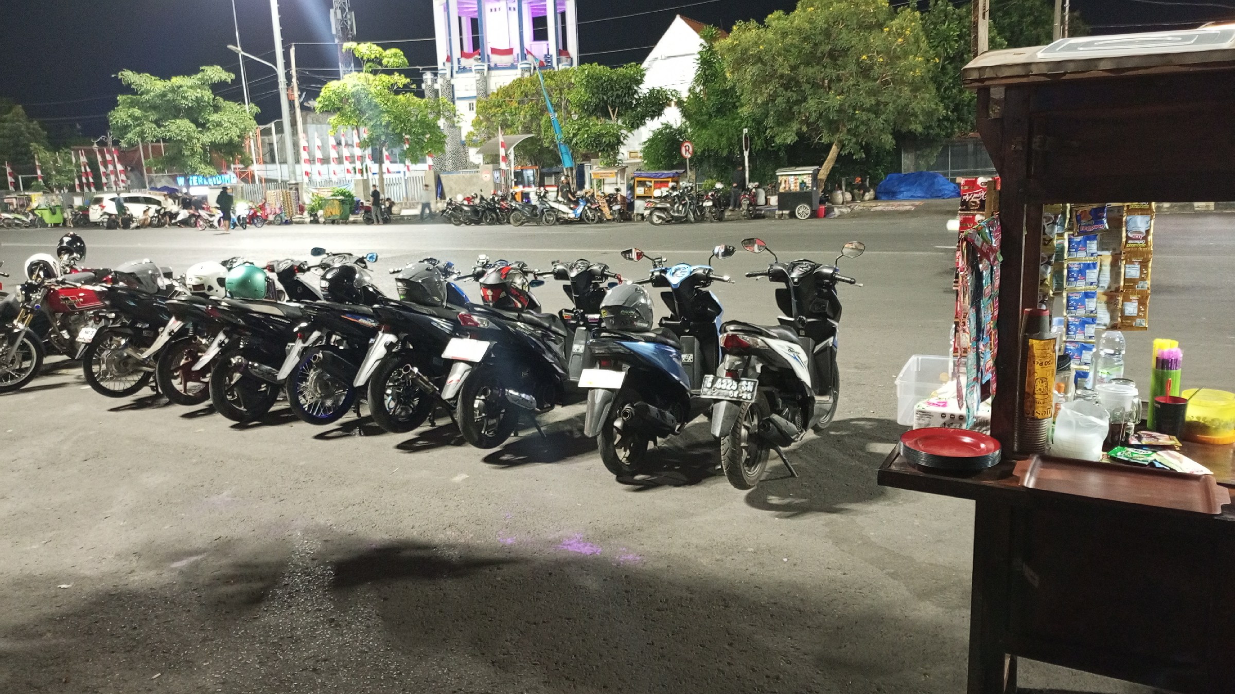 Malming Ngopi Santuy di Angkringan A.R Alun-Alun Tegal, Nongkrong Asik!