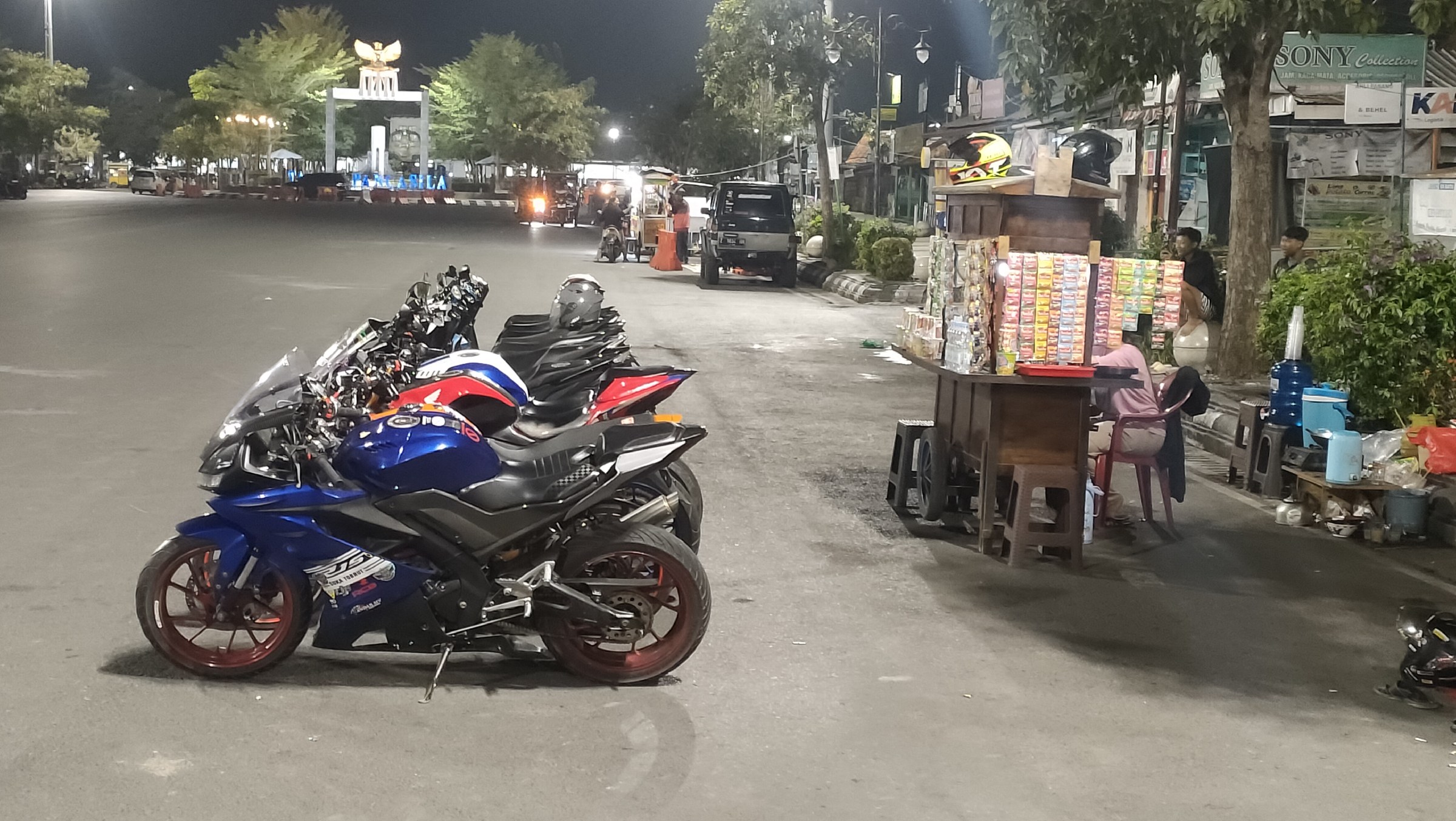 Ngopi Santai Wacana Style Bareng Tegal StreetFire CB150R di Angkringan A.R