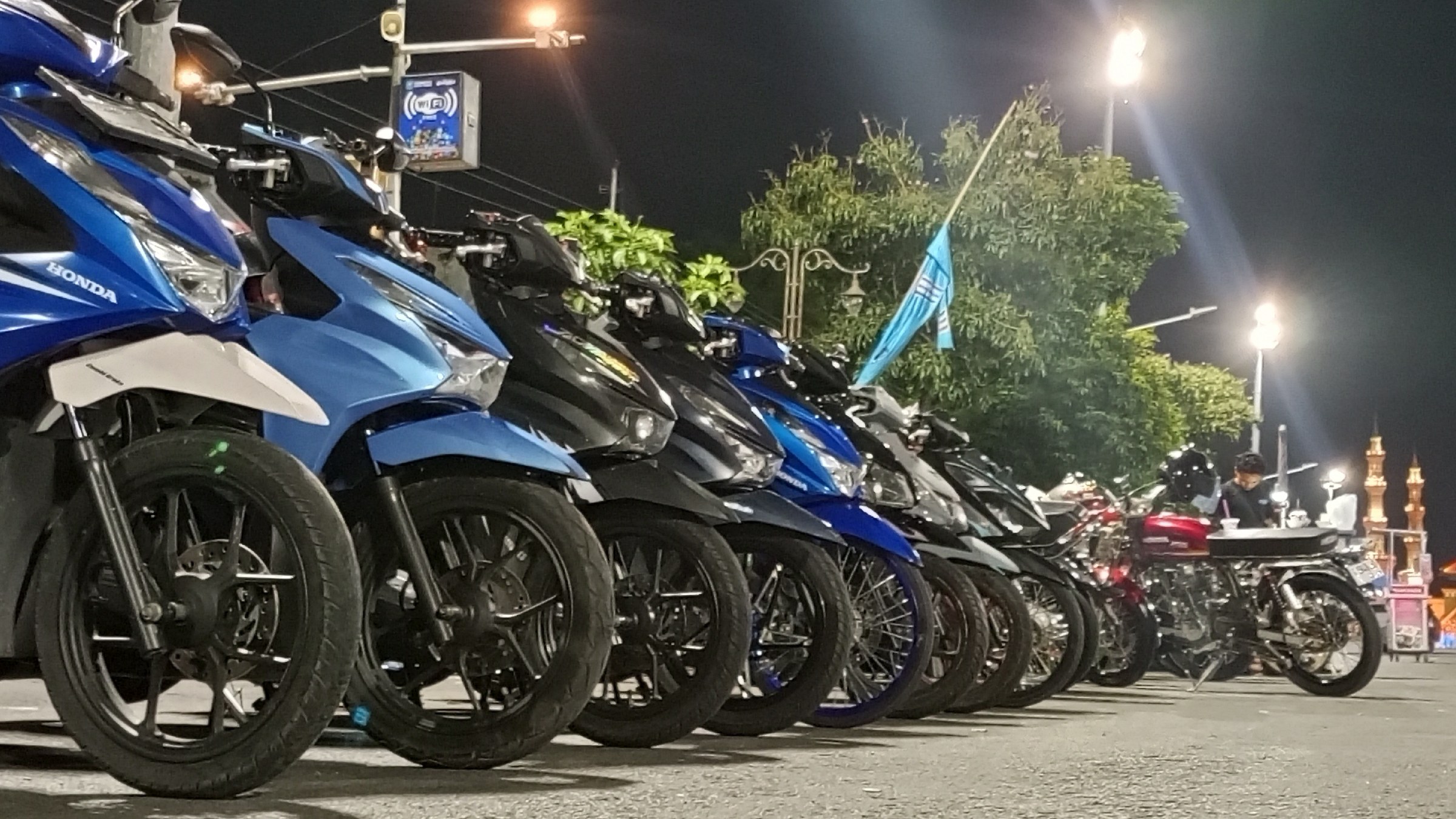 Malming Ngopi Santuy di Angkringan A.R Alun-Alun Tegal, Nongkrong Asik!
