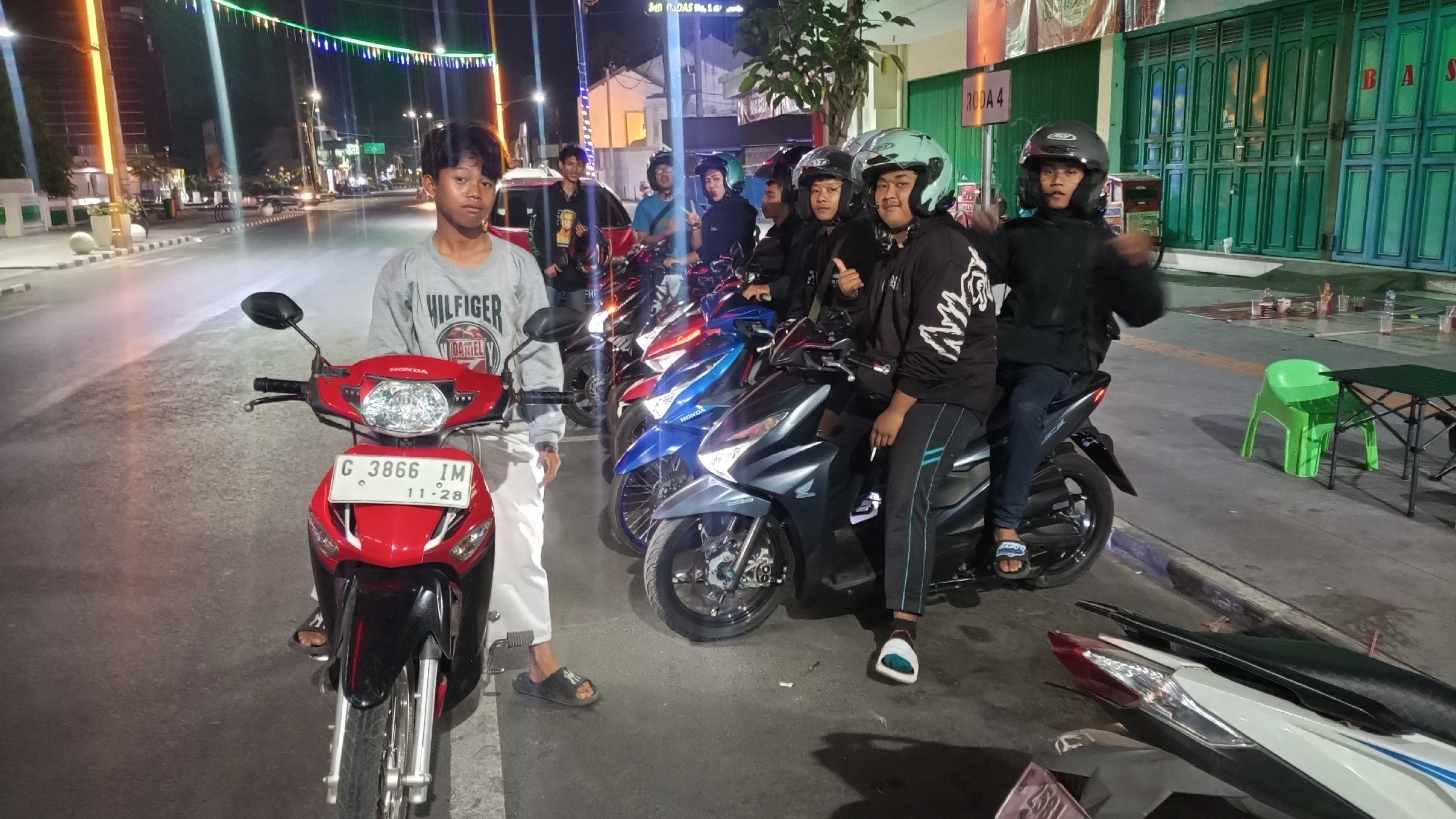 Keseruan Night Ride Wacana Style dari Tegal menuju Pemalang. Rolling malam bareng, menikmati perjalanan, kebersamaan, dan finish di Citywalk Pemalang.