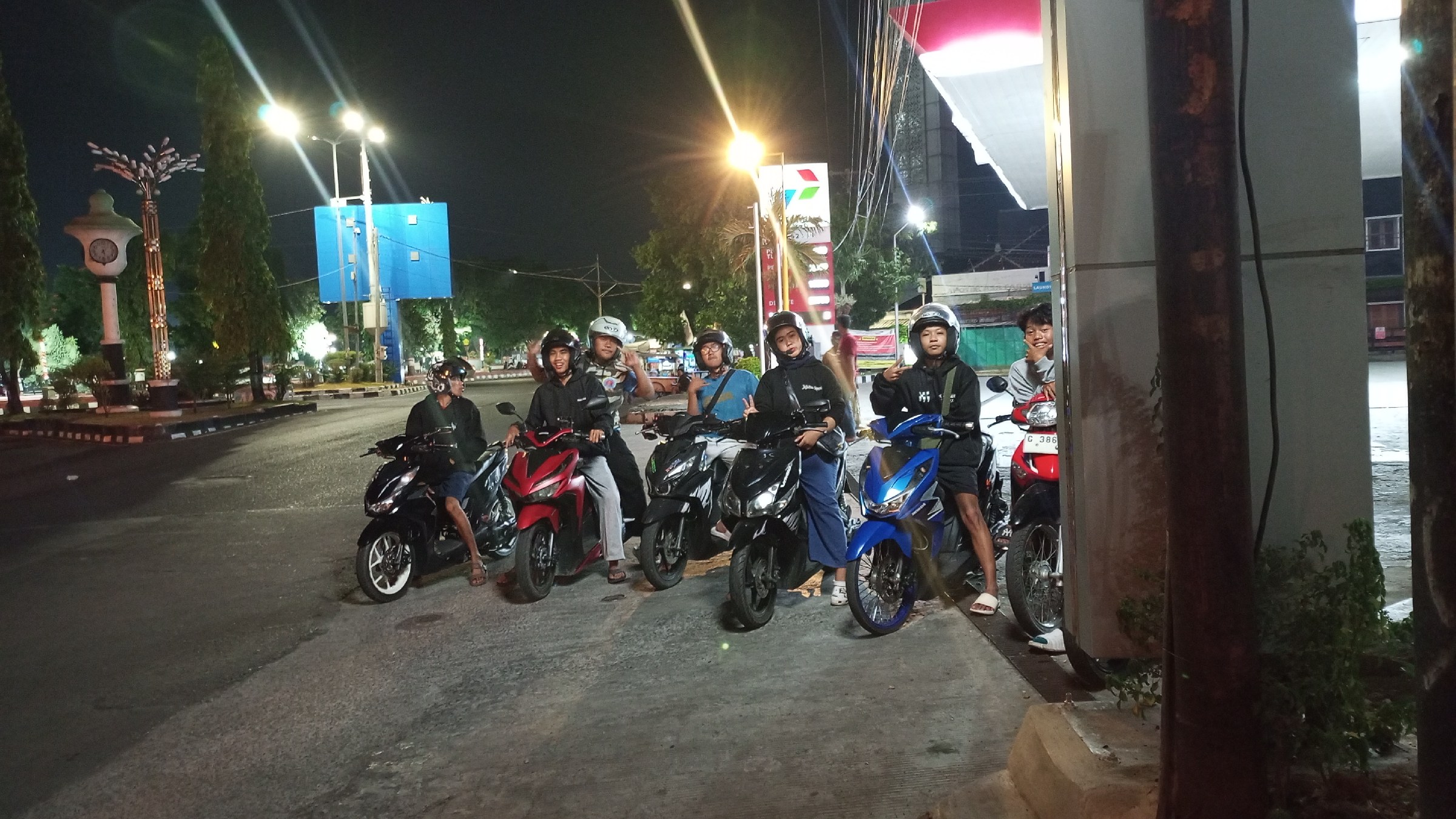 Keseruan Night Ride Wacana Style dari Tegal menuju Pemalang. Rolling malam bareng, menikmati perjalanan, kebersamaan, dan finish di Citywalk Pemalang.